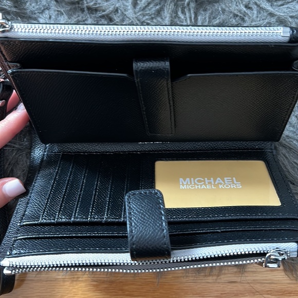 Michael Kors Wallet Wristlet - Picture 2 of 2